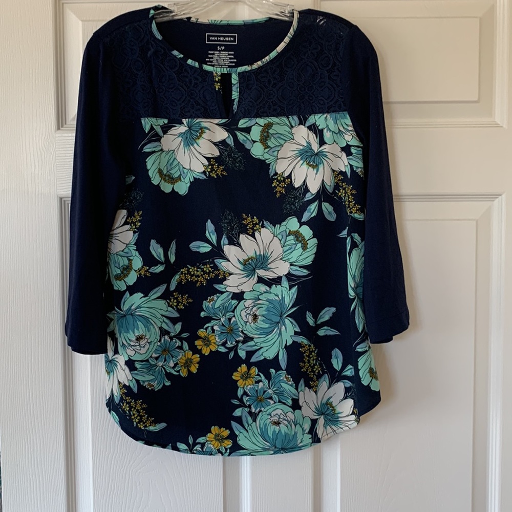 Van Heusen size S long sleeve light weight gently used floral blouse